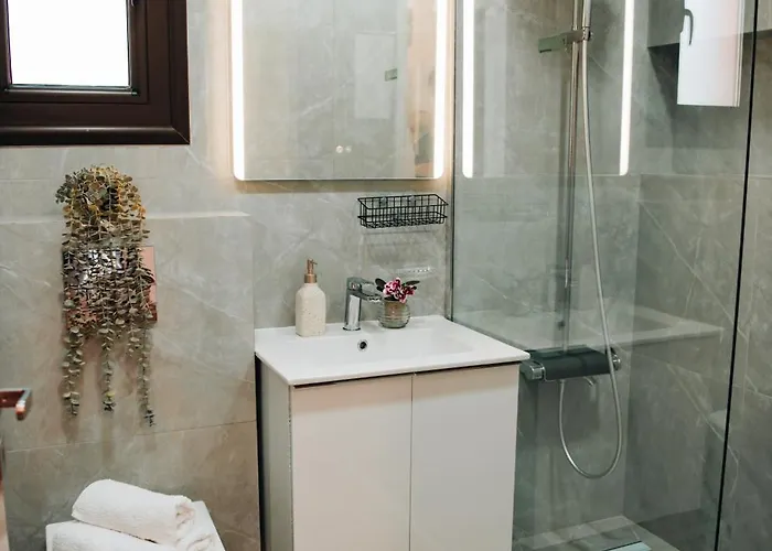 Lela Παραλίμνι